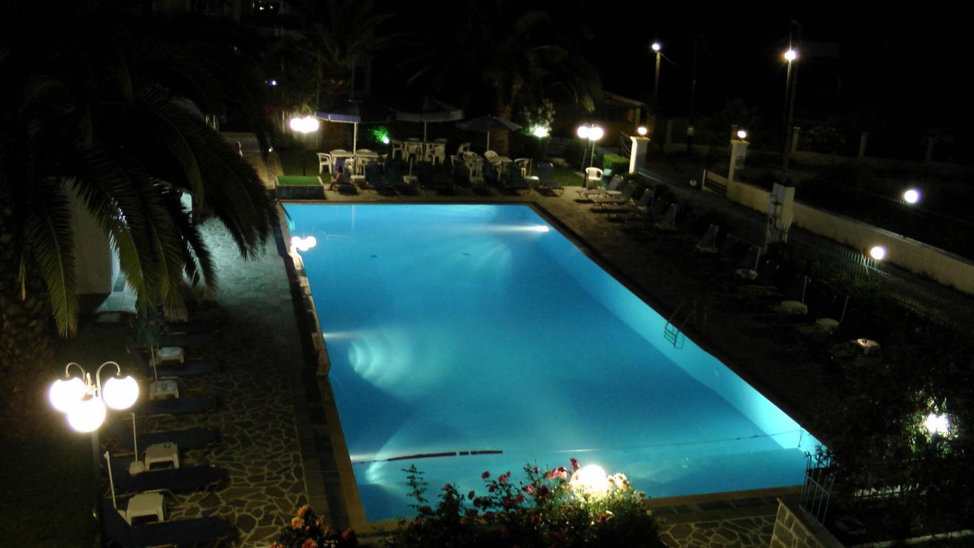 Aparthotel Tria Adelphia Arillas  Exterior foto